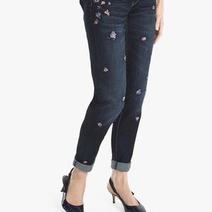 ✨NWOT✨ WHBM beautiful embroidered girlfriend jeans